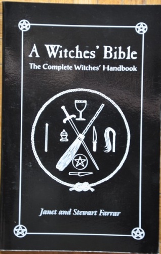 A Witches' Bible - Janet Farrar, Stewart Farrar