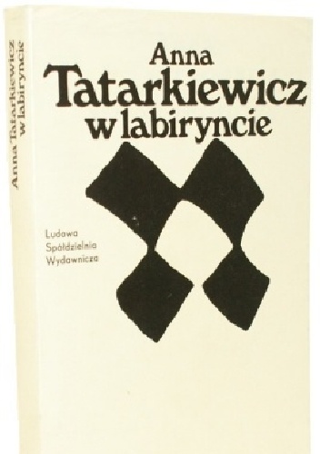 W labiryncie. Szkice literackie - Anna Tatarkiewicz