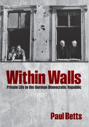 Within Walls: Private Life in the German Democratic Republic - Paul Betts
