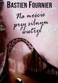 Na moście przy silnym wietrze - Bastien Fournier